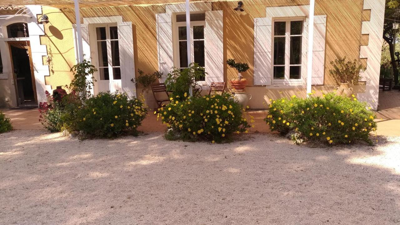 Le Fer En Ceze Acomodação com café da manhã Sabran Exterior foto