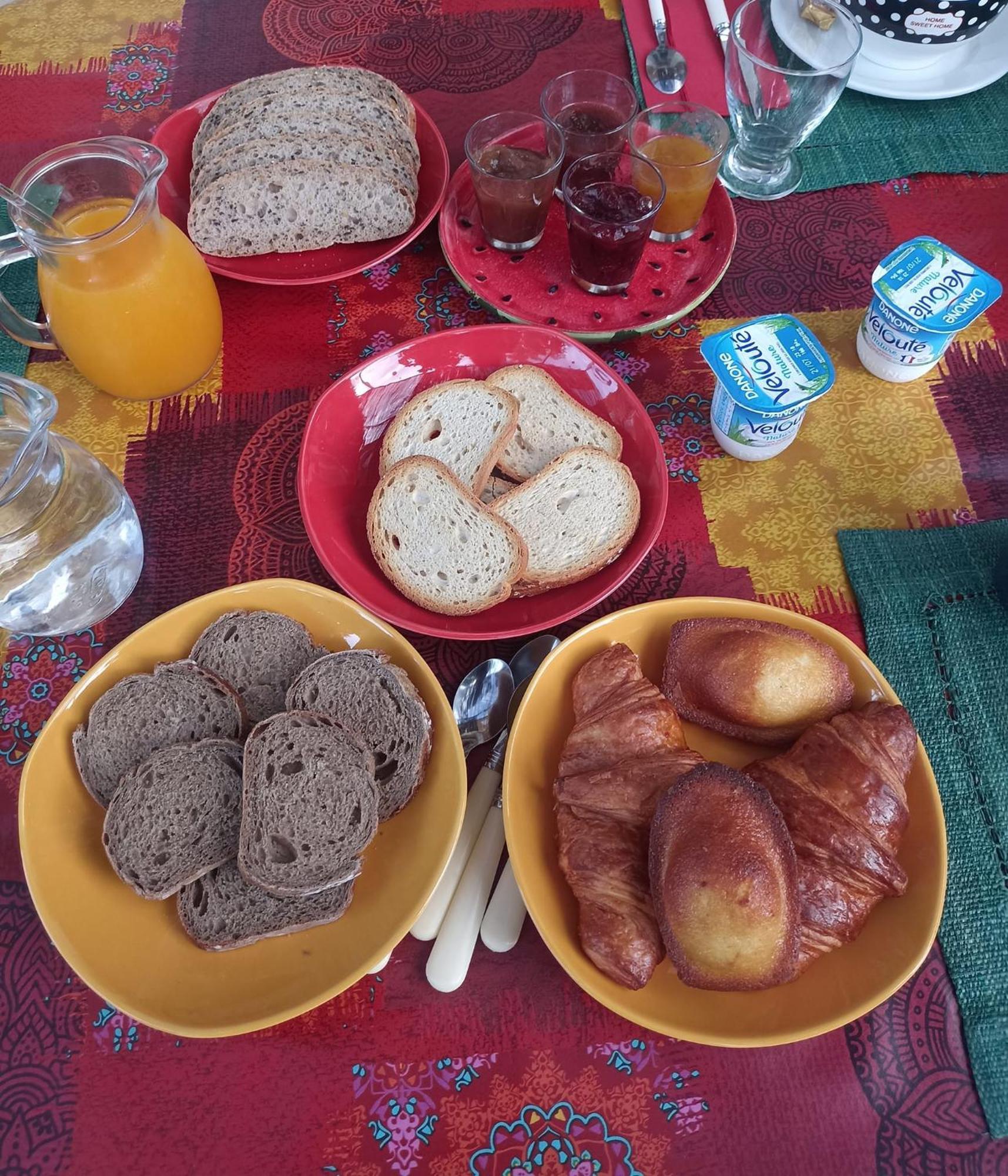 Le Fer En Ceze Acomodação com café da manhã Sabran Exterior foto