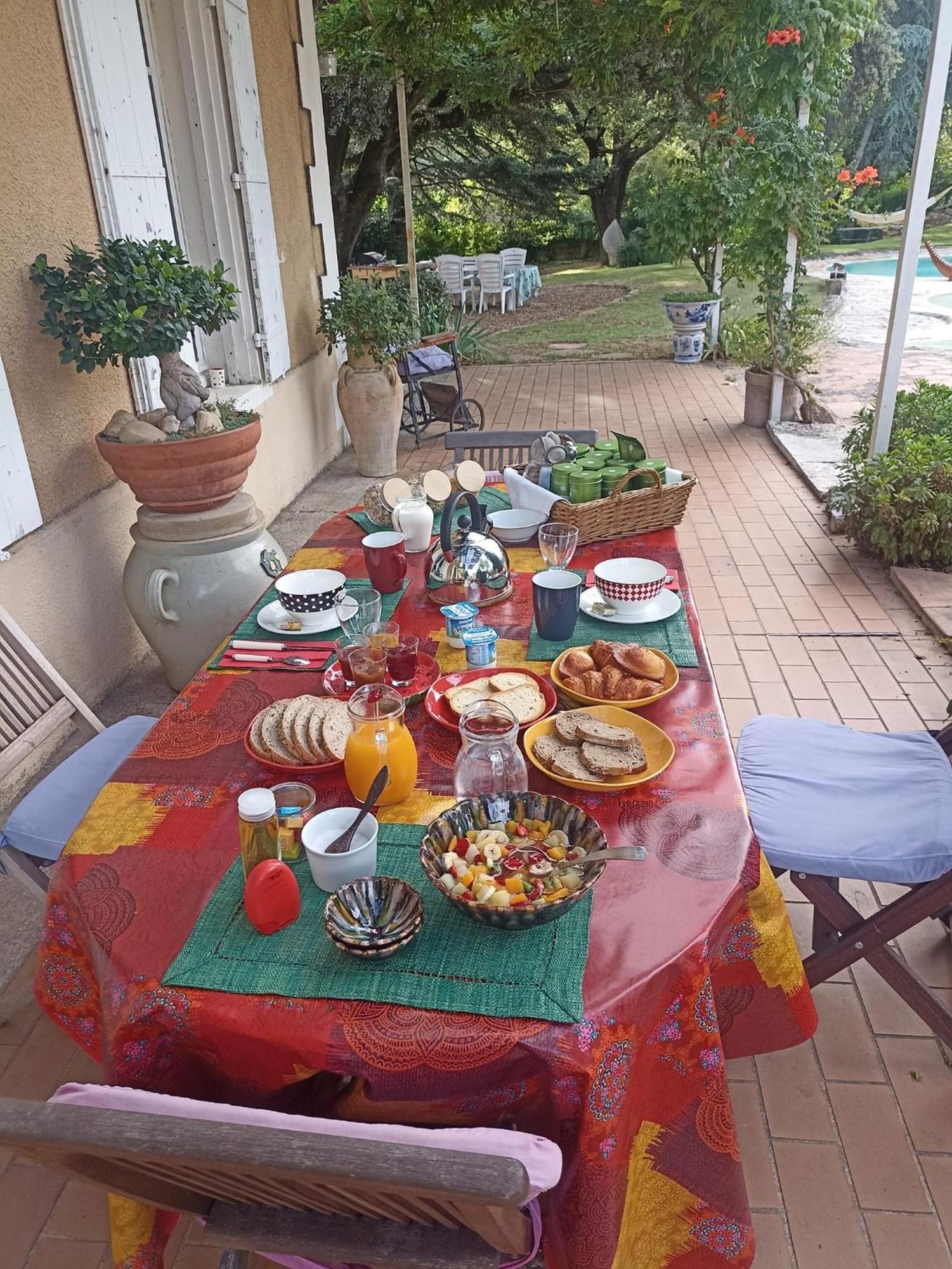 Le Fer En Ceze Acomodação com café da manhã Sabran Exterior foto